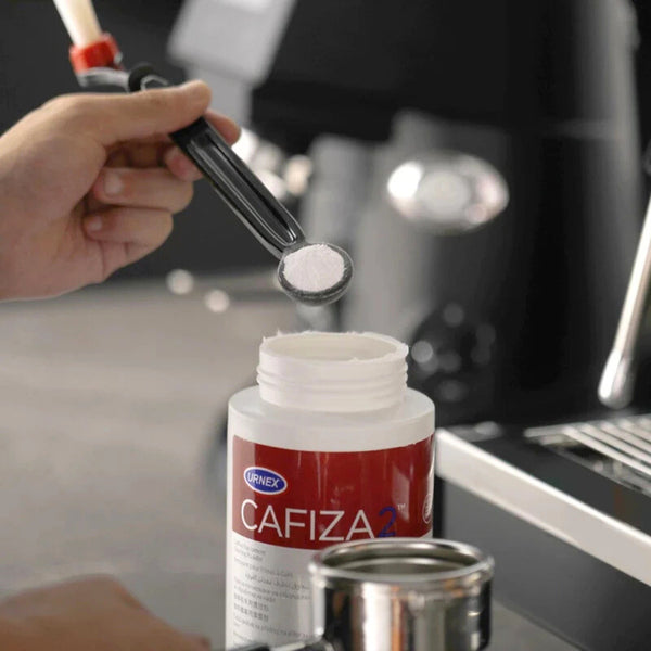 Cafiza2 powder in use during commercial machine backflush